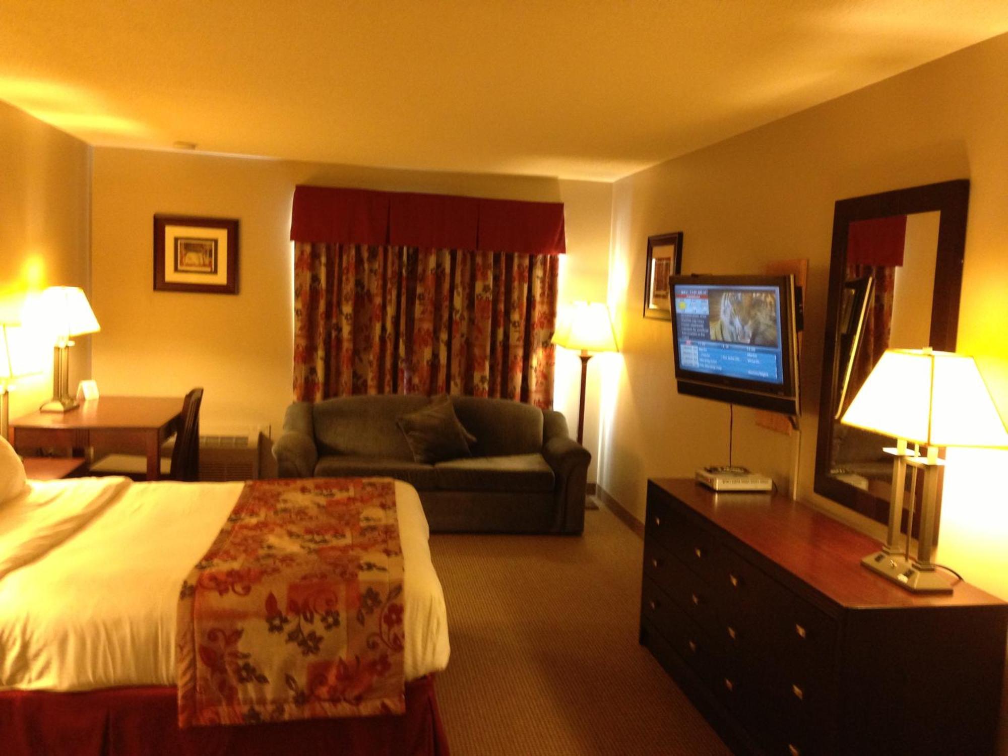 Petawawa River Inn & Suites Extérieur photo