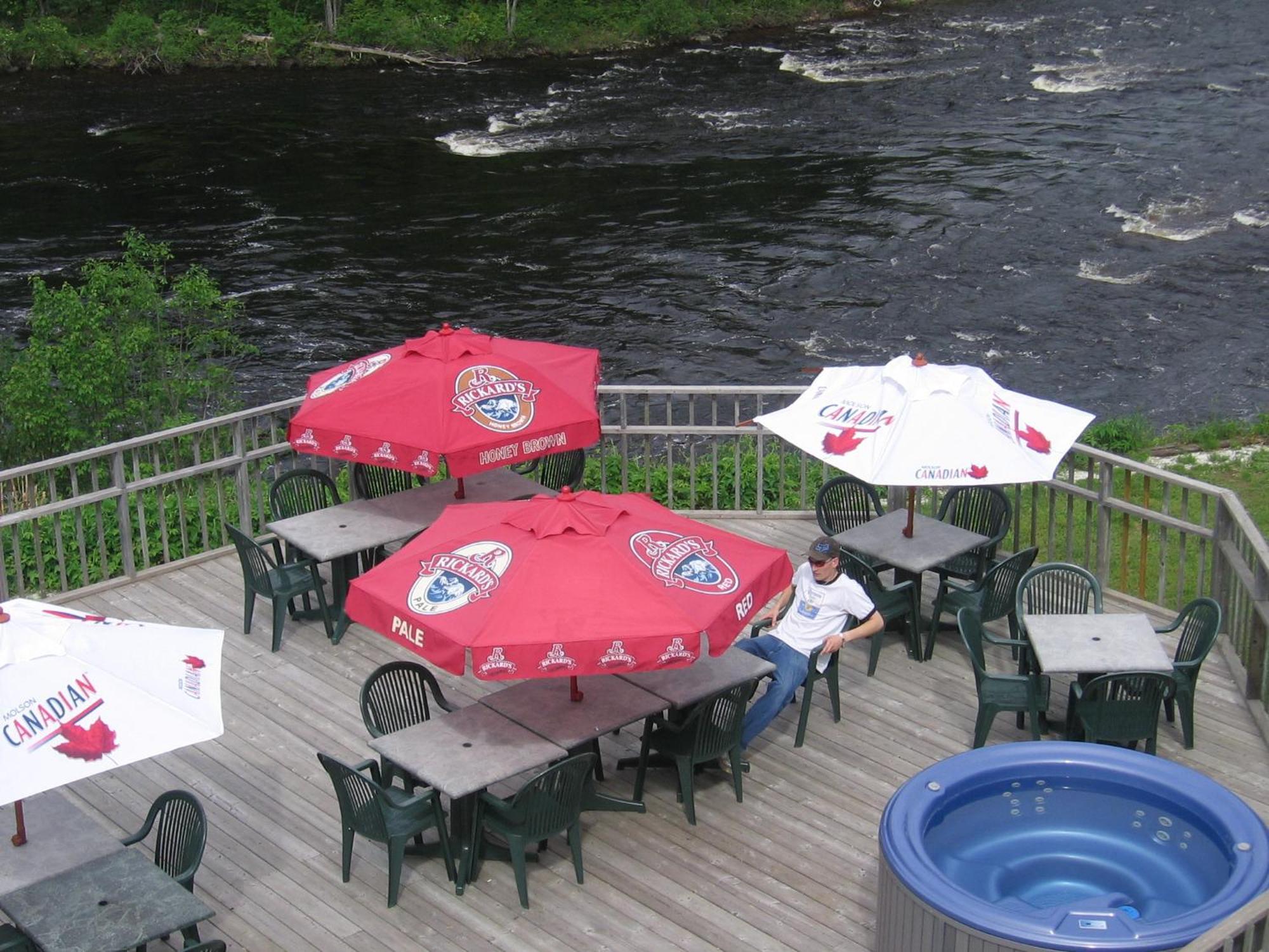 Petawawa River Inn & Suites Extérieur photo