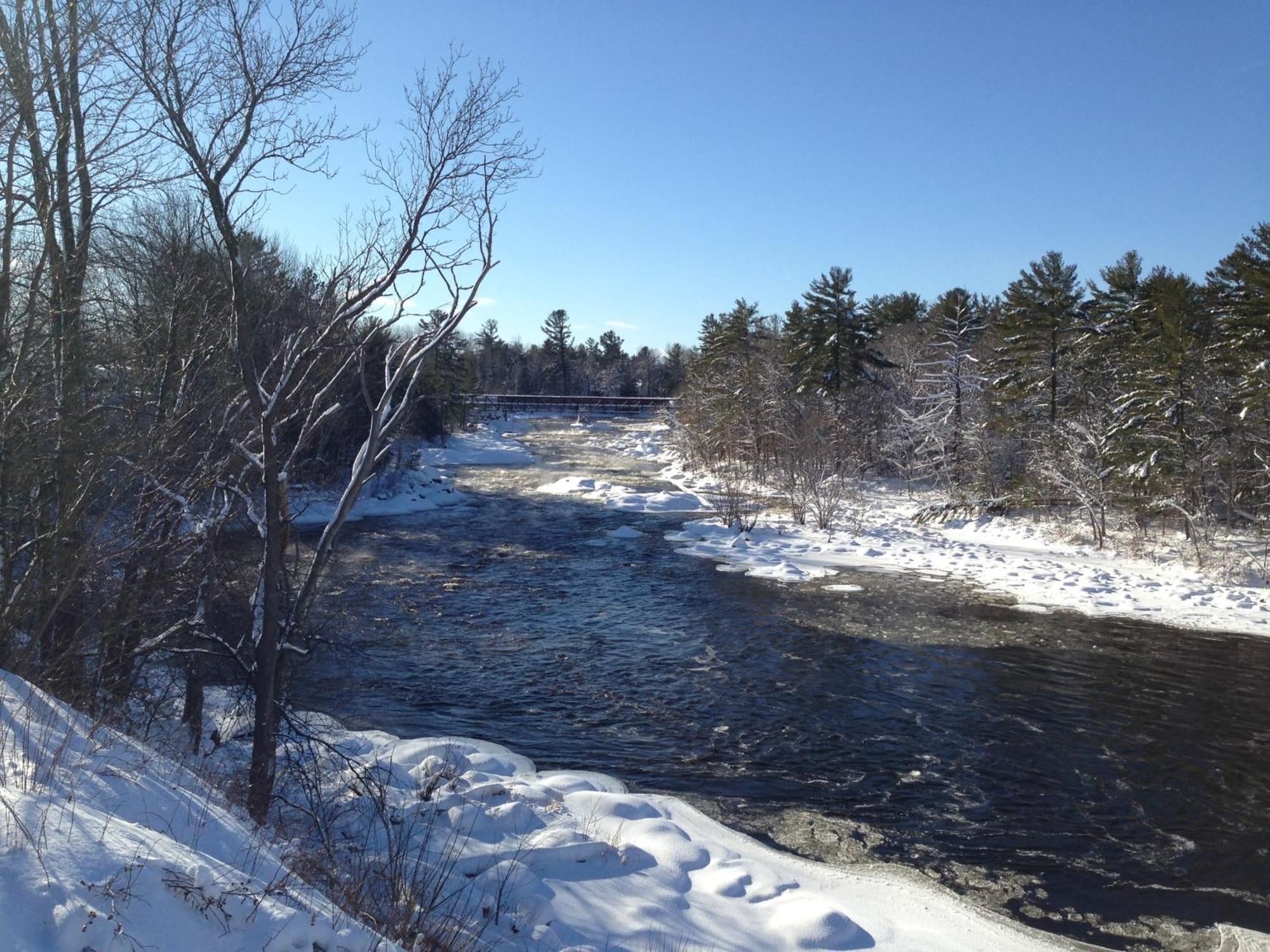 Petawawa River Inn & Suites Extérieur photo